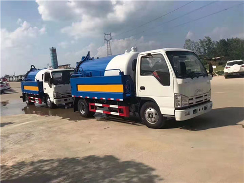 慶鈴五十鈴清洗吸污車出口到菲律賓，污水箱4.2方，水箱2方