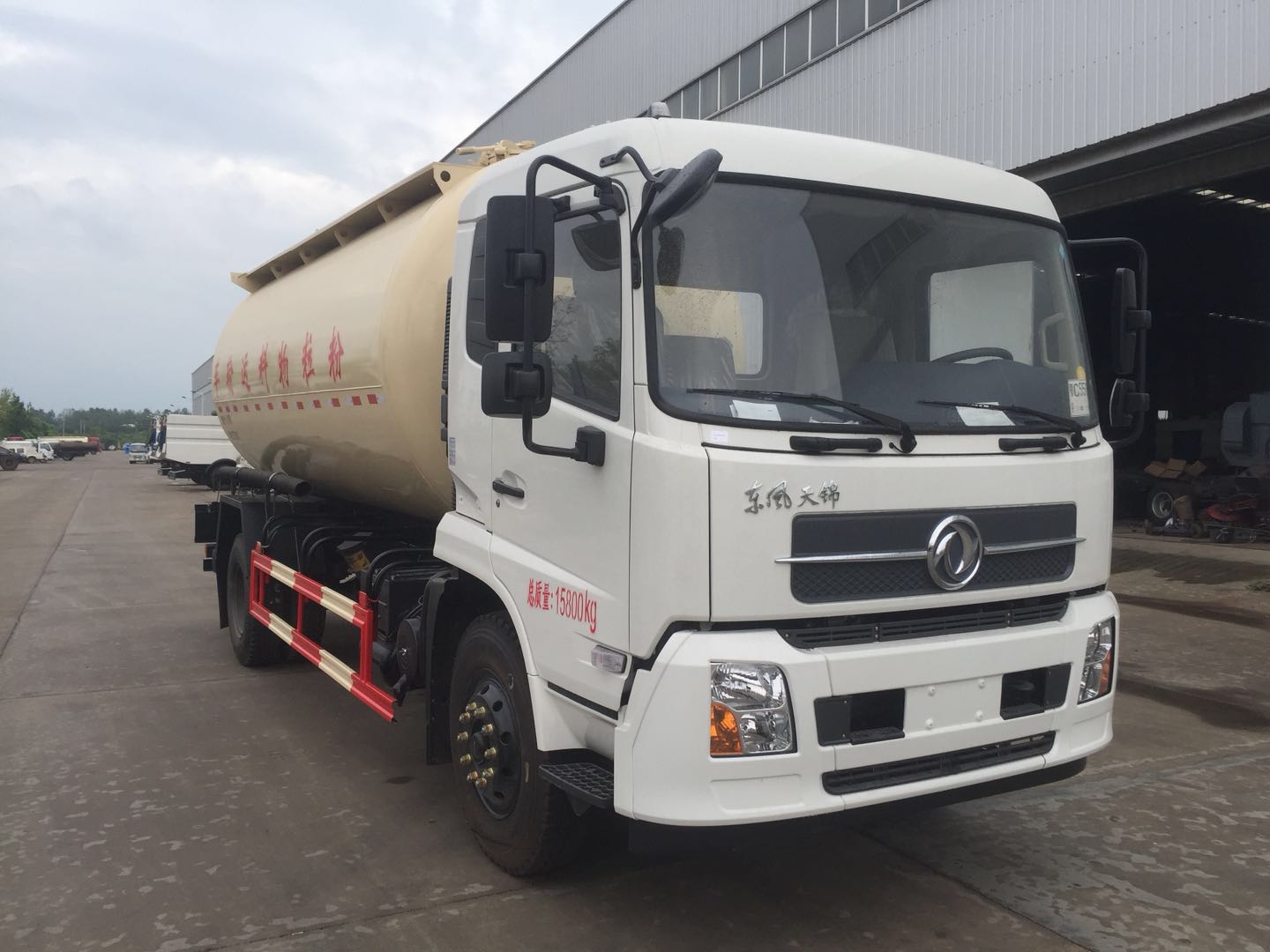 粉料物料運輸車（粉罐車）司機看過來 你真的會保養(yǎng)操作嗎？