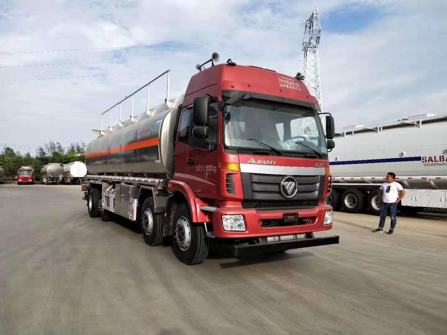 歐曼前四后六8*2鋁合金油車(chē)的營(yíng)運(yùn)安全達(dá)標(biāo)試驗(yàn)已通過(guò)