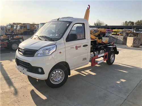 性價(jià)比最高的國(guó)六福田祥菱車廂可卸式垃圾車現(xiàn)車2臺(tái)，欲購(gòu)從速