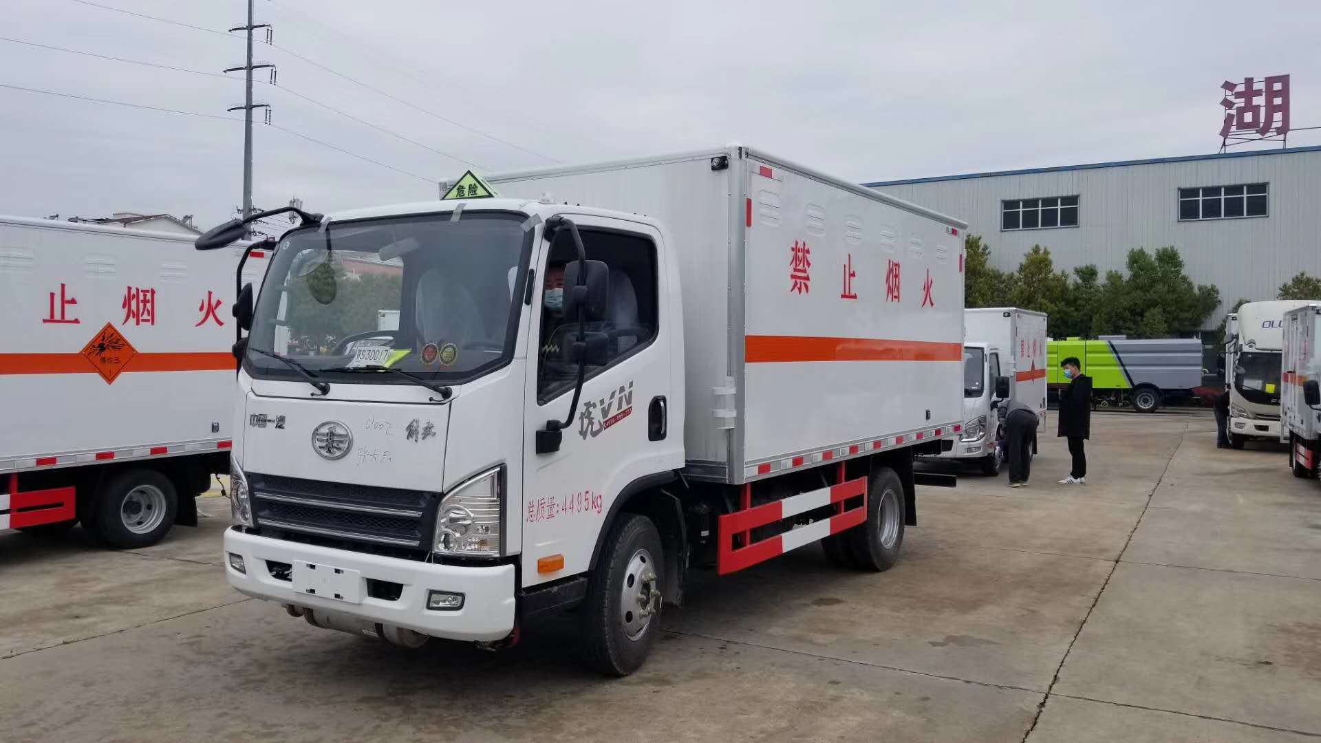 解放虎VN藍(lán)牌危險(xiǎn)品廂式運(yùn)輸車(chē)，解放卡車(chē)，掙錢(qián)機(jī)器