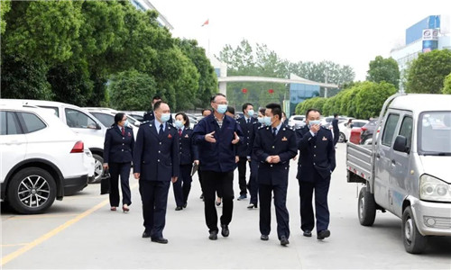 頭條：隨州市稅務(wù)局第一稽查局干部職工與程力汽車汽車集團共同舉辦“減稅費優(yōu)服務(wù)，助復(fù)產(chǎn)促發(fā)展 ”黨建下基層活動
