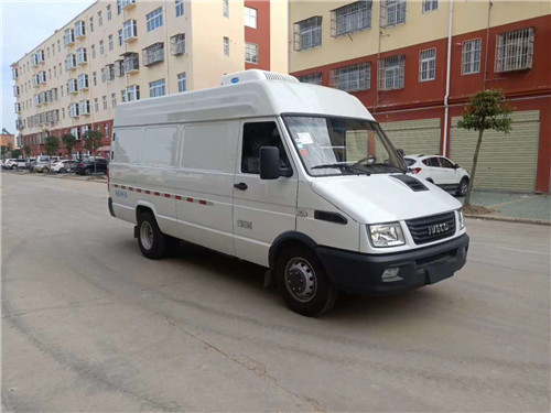 南京依維柯柴油面包冷藏車大空間，市內(nèi)不限行