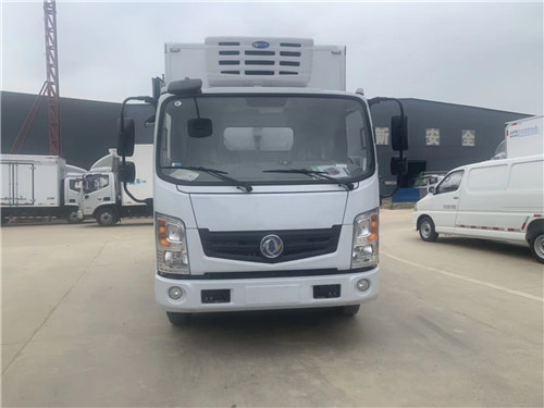 東風綠牌插電式混合動力國六冷藏車市區(qū)低速有電時用電，高速或無電時用油，油電混合車輛，市區(qū)不限行