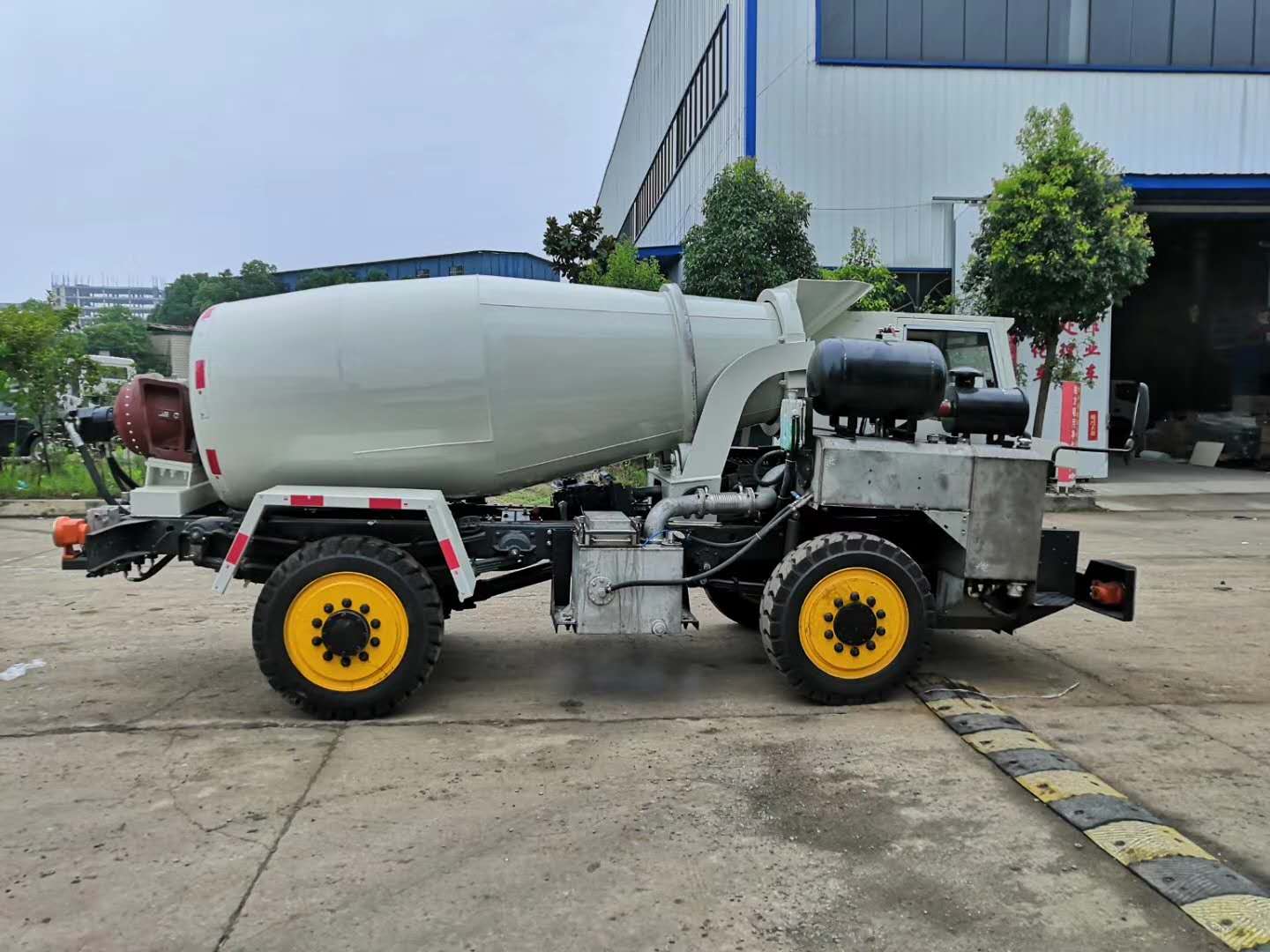 2.5方防爆攪拌車(chē),柴油,氣啟動(dòng)攪拌車(chē)，礦井?dāng)嚢柢?chē)圖片展示