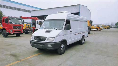 藍(lán)牌依維柯客廂式冷藏車(chē)推薦
