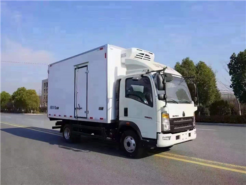 重汽豪沃國六“小金?！崩洳剀?，現(xiàn)車一臺，隨提隨走