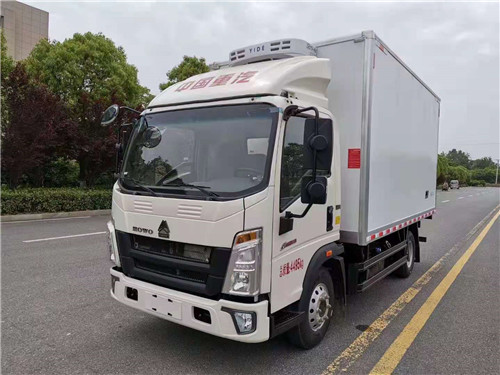 豪沃藍(lán)牌國(guó)六濰柴冷藏車專用底盤不超重，有現(xiàn)車，隨提隨走！
