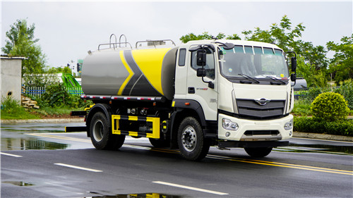 福田領(lǐng)航12-15噸國(guó)六灑水車(chē)6缸機(jī)245大動(dòng)力+3950軸距優(yōu)點(diǎn)