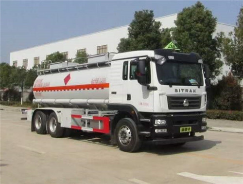 國(guó)六重汽汕德卡后雙橋易燃液體罐式運(yùn)輸車(chē):容積16立方，安全達(dá)標(biāo)也下