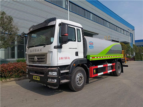國(guó)六重汽汕德卡13.6噸灑水車現(xiàn)車，公告免征環(huán)保已公示