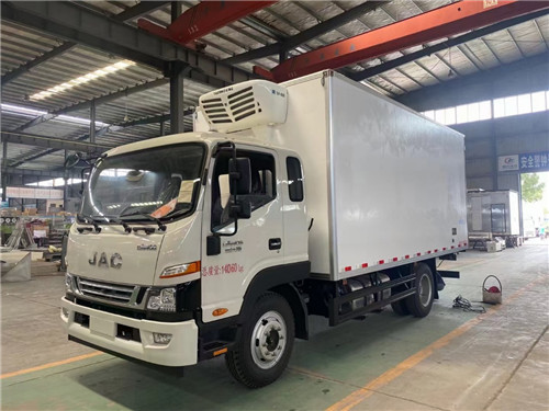 國(guó)六江淮中卡德沃斯5.5米冷藏車(chē)，10噸國(guó)六冷藏車(chē)