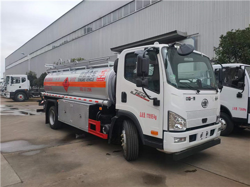 國(guó)六解放8噸油罐車(chē)全國(guó)上戶(hù)無(wú)憂