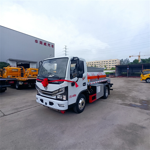東風(fēng)多利卡D5汽柴油加油車，最小的加油車，全國(guó)包上牌