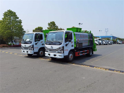 東風(fēng)餐廚垃圾車鏈條式提升機則可掛載120/240L標(biāo)準(zhǔn)塑料垃圾桶讓垃圾投放更加方便快捷