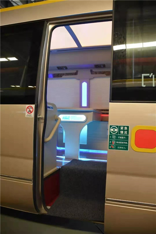 程力豐田高端商務(wù)禮賓車，用于轉(zhuǎn)運(yùn)來武漢參加軍運(yùn)會(huì)的國(guó)賓內(nèi)飾圖片