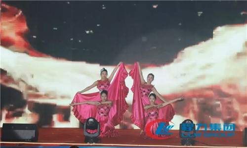會上，對各版塊先進(jìn)集體、個(gè)人，先進(jìn)黨支部進(jìn)行了表彰；在豐富的抽獎、表演環(huán)節(jié)中，穿插了有員工自我匾牌演出的精彩節(jié)目，受到直播觀眾的熱評點(diǎn)贊，會議在熱烈祥和史詩般的典禮中圓滿結(jié)束，落下帷幕。