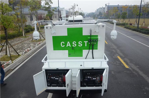 視頻監(jiān)控系統(tǒng)，由3臺專業(yè)級高清網(wǎng)絡(luò)攝像機、1臺云臺攝像機、硬盤錄像機、網(wǎng)絡(luò)交換機、工業(yè)級4G無線網(wǎng)橋等單元組成，可遠程控制實時錄制、存儲備份、遠程調(diào)閱視頻資料。整車視頻監(jiān)控系統(tǒng)啟動后，可在無人值守狀態(tài)下對拖車平臺周邊實施全天候無死角監(jiān)控。