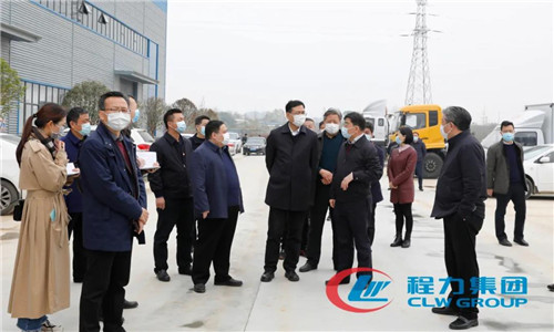 程力汽車集團總經(jīng)理程阿羅對曹廣晶副省長在百忙之中來程力汽車集團調(diào)研表達衷心感謝，向領(lǐng)導(dǎo)們立下了軍令狀，程力一定會抓好目前產(chǎn)能恢復(fù)和國家相關(guān)優(yōu)惠政策的大好機遇，在保質(zhì)保量完成既定生產(chǎn)目標任務(wù)的同時，緊跟時代步伐加大先進技術(shù)和新產(chǎn)品的研發(fā)投入，牢牢把握市場的發(fā)展動向。始終把品牌發(fā)展、品牌效應(yīng)作為首要工作任務(wù)，將程力這一優(yōu)秀的品牌打造成為湖北省優(yōu)秀民營企業(yè)的一張“金字招牌”。