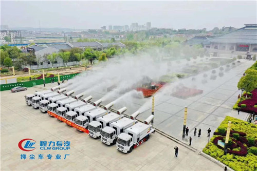 程力集團(tuán)彰顯大企風(fēng)范，八天交付45臺(tái)東風(fēng)天錦抑塵車出口阿聯(lián)酋！