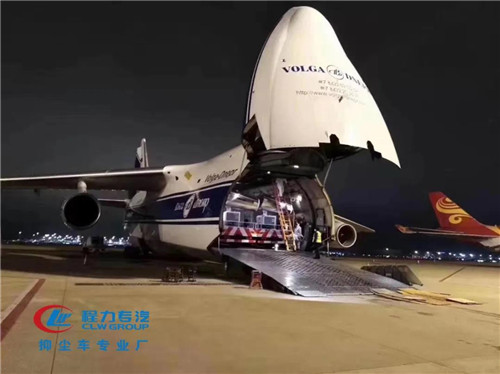 程力集團(tuán)彰顯大企風(fēng)范，八天交付45臺(tái)東風(fēng)天錦抑塵車出口阿聯(lián)酋！