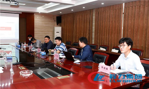  東風(fēng)越野車公司市場部部長姜俊、營銷首席徐卓虎、商品企劃主任嚴(yán)浩，以及大區(qū)銷售經(jīng)理李程成、宋成威，營運(yùn)主管李康健等負(fù)責(zé)人出席了本次推薦會(huì)。
