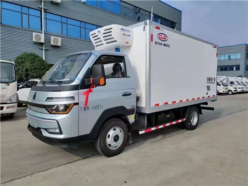 國六豪沃新款智相跨界冷藏車，3.8米藍牌國六冷藏車