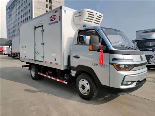 國六豪沃新款智相跨界冷藏車，3.8米藍牌國六冷藏車