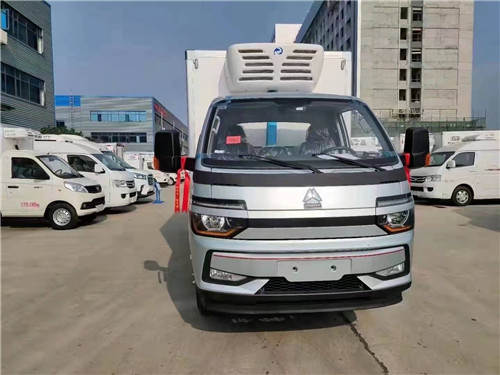 國六豪沃新款智相跨界冷藏車，3.8米藍牌國六冷藏車