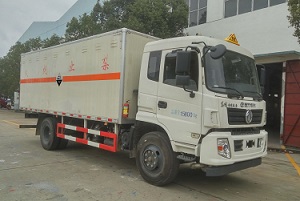 國(guó)五東風(fēng)腐蝕性物品廂式運(yùn)輸車(chē)