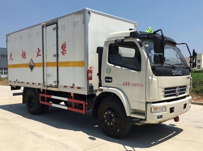 國(guó)五東風(fēng)廂長(zhǎng)5.1米腐蝕性物品廂式運(yùn)輸車(chē) 
