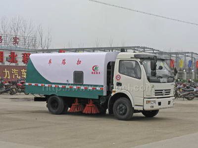 東風(fēng)多利卡4方掃路車(chē)